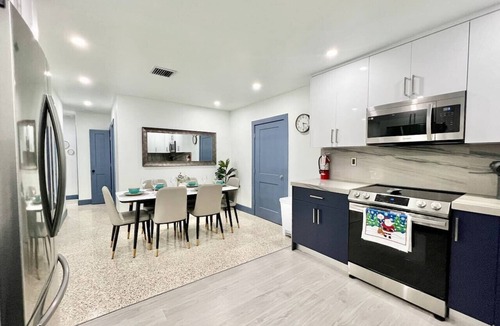 Olympia Heights House | Relax in Miami`s Top Rated Resort Pool Ambiance