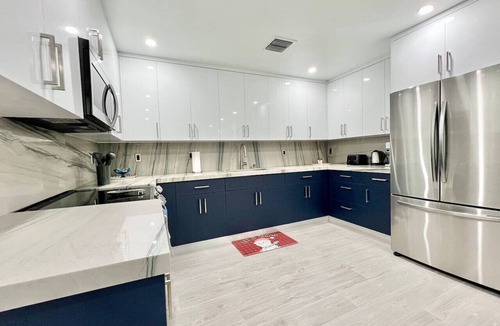 Olympia Heights House | Relax in Miami`s Top Rated Resort Pool Ambiance