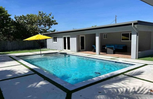 Olympia Heights House | Relax in Miami`s Top Rated Resort Pool Ambiance