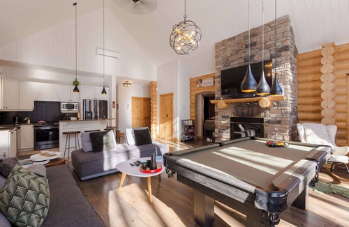 Fiddler Lake Resort Ski Chalet | Relax in Nature with Hot Tub & Sauna, Near Trails