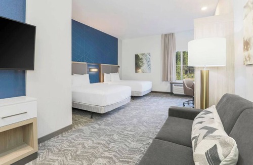 Truckee Hotel | Relax in Spacious Suite Perfect for Exploring Donner Memorial Park + Trails