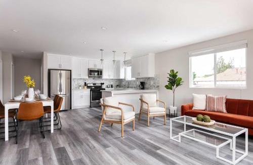 Burbank House | Relax in Spacious 4BR Home Sleeps 8 with Parking
