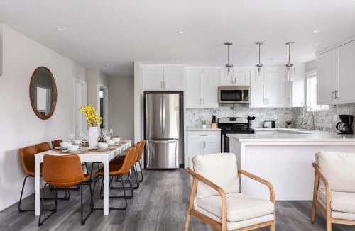 Burbank House | Relax in Spacious 4BR Home Sleeps 8 with Parking