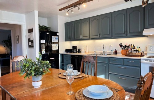 Milford House | Relax in Style & Comfort in South Bay, PEC