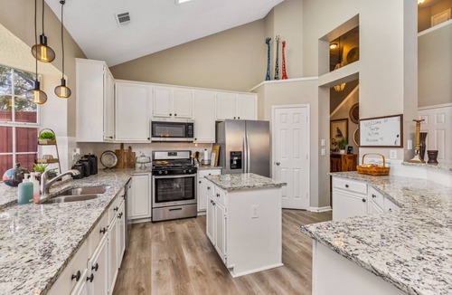 Allen House | Relax in Style! Hot Tub-Pool-Game Room-Sleeps 12