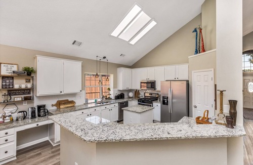 Allen House | Relax in Style! Hot Tub-Pool-Game Room-Sleeps 12