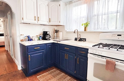 Southeast Yonkers Apartment | Relax in Style~Spacious 2BR w/Porch + Firepit~ Sleeps 7 ~ Free Wifi and Parking