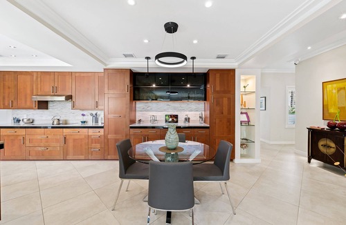 Nurmi Isles House | Relax in Style. Walk to Ft Lauderdale Beach & World Class shops at Las Olas Blvd