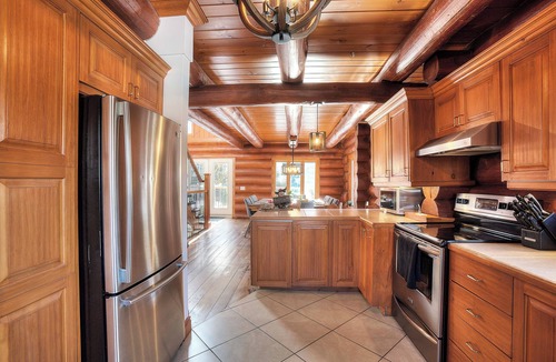 Lac Superieur Village Ski Chalet | ☆ Relax in the heart ♥ of nature with spa and fireplace.