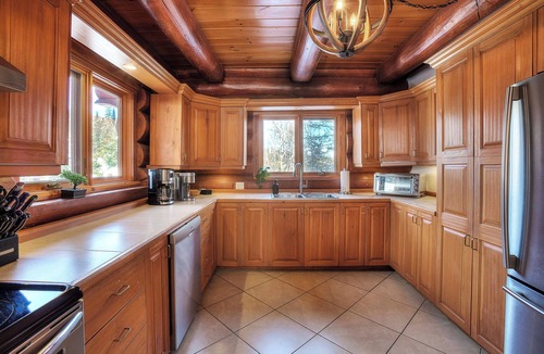 Lac Superieur Village Ski Chalet | ☆ Relax in the heart ♥ of nature with spa and fireplace.