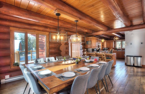 Lac Superieur Village Ski Chalet | ☆ Relax in the heart ♥ of nature with spa and fireplace.