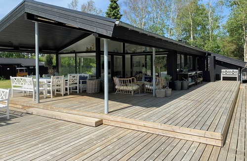 Vestero Havn House | Relax in this bright holiday home on Læsø