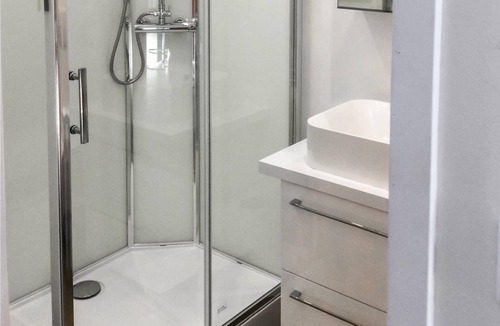 Loge-Fougereuse House | Relax in this quiet and comfortable studio.