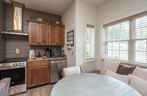 Eatonton Apartment | Relax in this serene environment-golf course views.