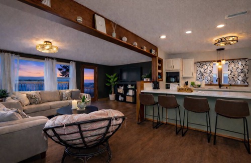 Peoria Heights House | Relax in Waterfront Cottage with Arcade Game & Kayaks Near Dining & Attractions
