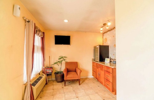 Denver City Hotel | Relax in Well-Equipped Room Perfect for Nearby Exploration