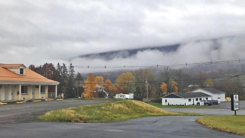 Altoona Hotel | Relax Inn Altoona