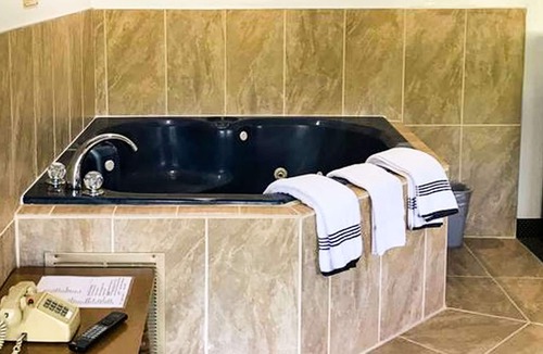 Altoona Hotel | Relax Inn Altoona