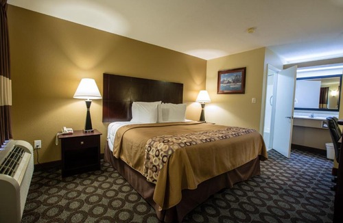Kuttawa Hotel | Relax Inn and Suites Kuttawa Eddyville