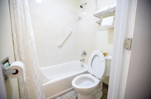 Kuttawa Hotel | Relax Inn and Suites Kuttawa Eddyville