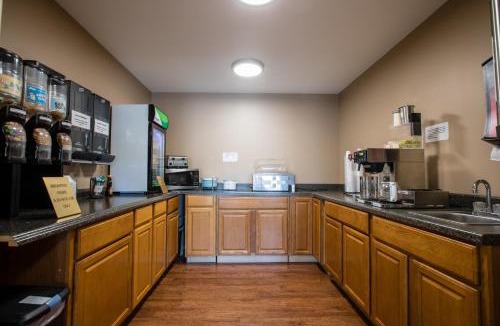 Kuttawa Hotel | Relax Inn and Suites Kuttawa Eddyville