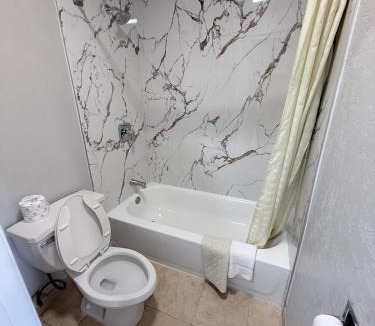 Bryan Hotel | Relax Inn Bryan College Station