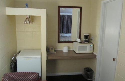 Cottage Grove Hotel | Relax Inn - Cottage Grove