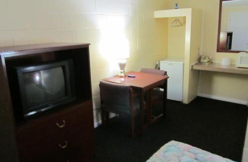 Cottage Grove Hotel | Relax Inn - Cottage Grove