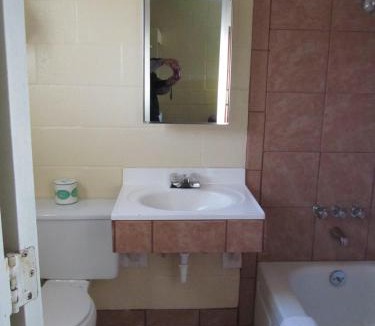 Cottage Grove Hotel | Relax Inn - Cottage Grove