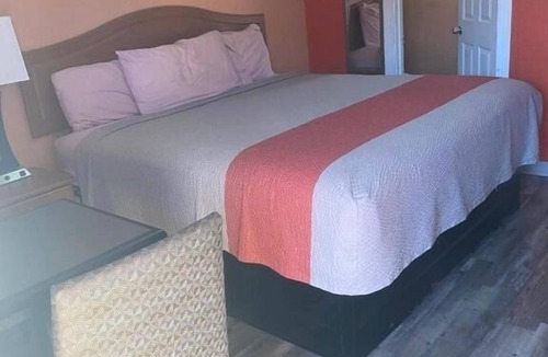 Daingerfield Hotel | Relax Inn Daingerfield Near Mount Pleasant TX
