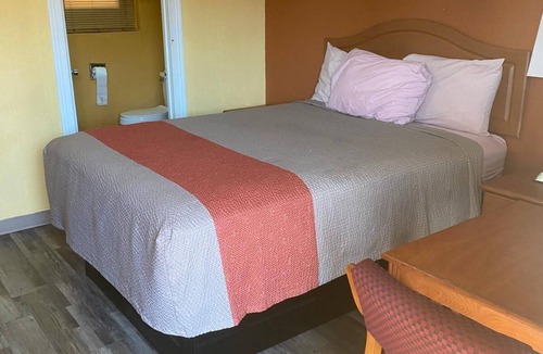 Daingerfield Hotel | Relax Inn Daingerfield Near Mount Pleasant TX