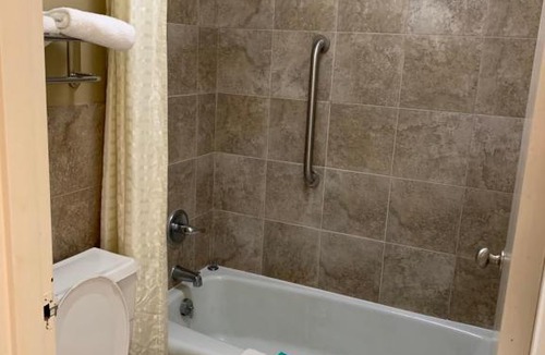 Shell Lake Hotel | Relax Inn Heth