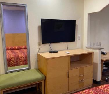 Angleton Hotel | Relax Inn & Suites