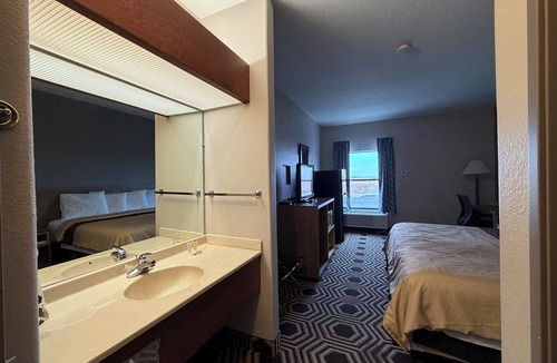 Kentland Hotel | Relax Inn & Suites