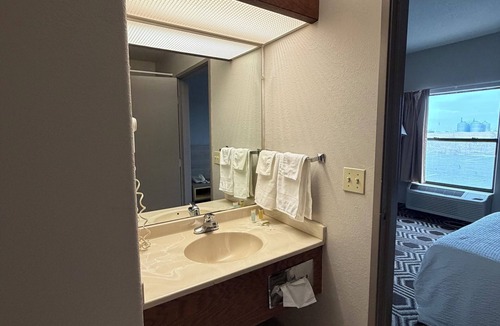 Kentland Hotel | Relax Inn & Suites