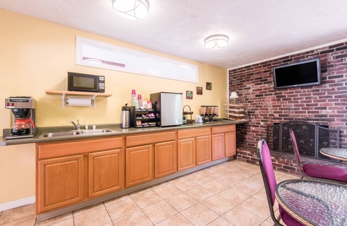 Brunswick Hotel | Relax Inn