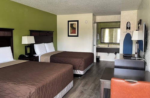 Claxton Hotel | Relax Inn