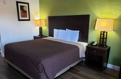 Claxton Hotel | Relax Inn