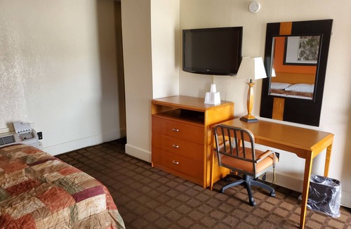 Emporia Hotel | Relax Inn