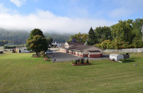 Big Flats Airport Hotel | Relax Inn