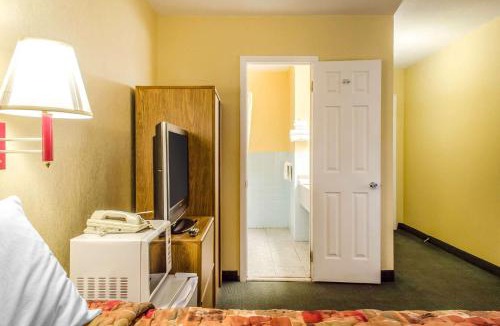 Lewisburg Hotel | Relax Inn