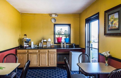 Lewisburg Hotel | Relax Inn