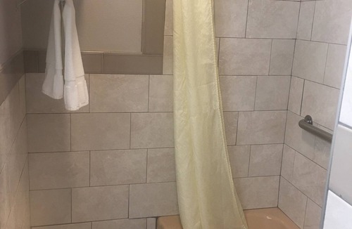 Lewisburg Hotel | Relax Inn