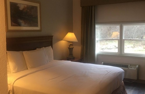 Lewisburg Hotel | Relax Inn