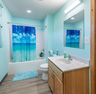 Bush House | Relax-N-Retreat