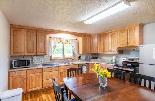 Bush House | Relax-N-Retreat