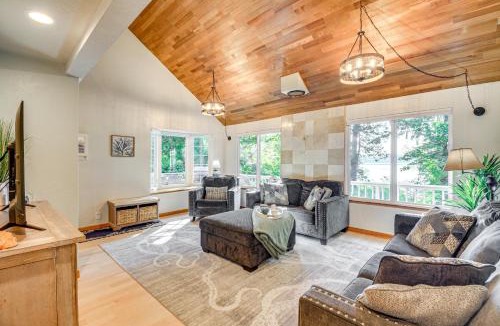 Potlatch House | Relax on a Private Beach Shelton Getaway!
