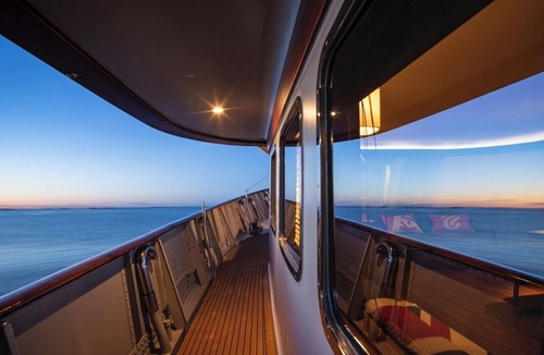 Sant Carles de la Rapita Boat Rental | Relax on a stunning classic motor yacht in a soothing waterfront setting
