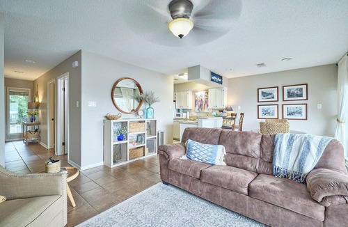 Hot Springs Condo | Relax on private balcony with a stunning view of Lake Hamilton.