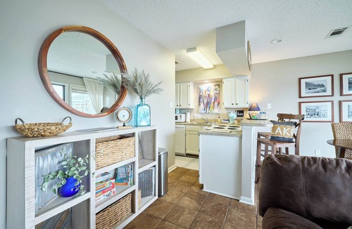 Hot Springs Condo | Relax on private balcony with a stunning view of Lake Hamilton.